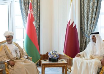 جلالة السلطان يعقد جلسة مباحثات رسمية مع أمير قطر