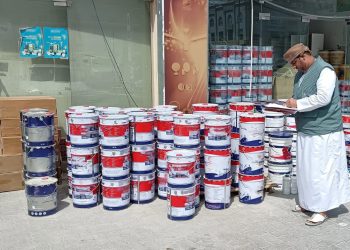 ضبط أكثر من 300 سلعة من مواد بناء منتهية الصلاحية بمحافظة الداخلية