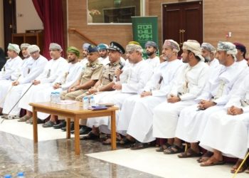 محافظة الداخلية تستعرض أهم المشاريع المقترح تنفيذها بولاية أدم