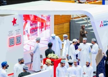طلاب الجامعات والكليات يتعرفون على الفرص الوظيفية والتدريبية في بنك مسقط 