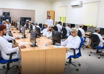 وزارة العمل تجري اختبارات التوظيف بمحافظة ظفار