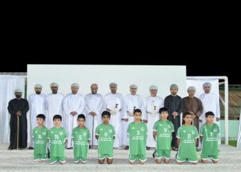 افتتاح مشروع إنارة ملعب فريق المرسى الرياضي بولاية صحار ضمن برنامج “الملاعب الخضراء” 