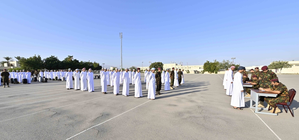 الحرس السُّلطاني العُماني يستقبل دفعة من المواطنين للتدريب العسكري