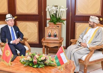 جلالة السُّلطان يتلقى رسالتين خطيّتين من الرئيس القيرغيزي ورئيس مجلس الوزراء