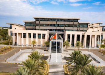 تأثر الأجواء العمانية بأخدود من منخفض جوي.. الخميس والجمعة