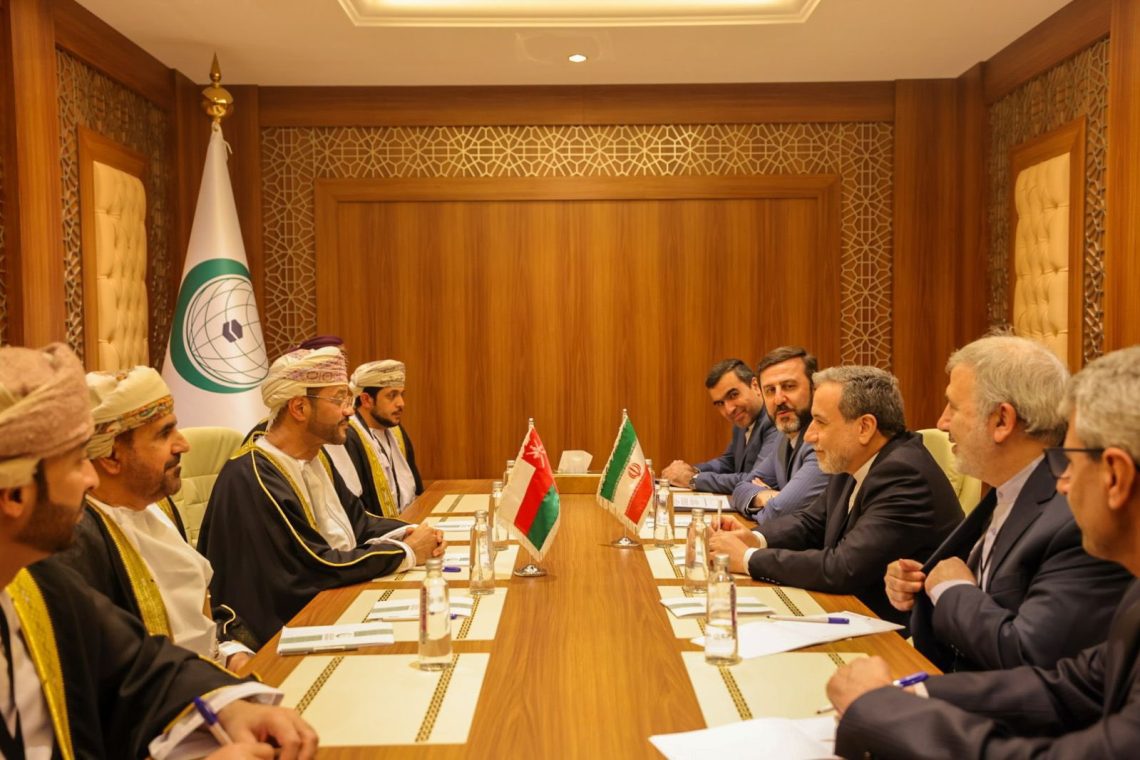 السيد وزير الخارجية يتبادل وجهات النظر حول التطورات الإقليمية والدولية مع وزيري خارجية أوزبكستان وإيران