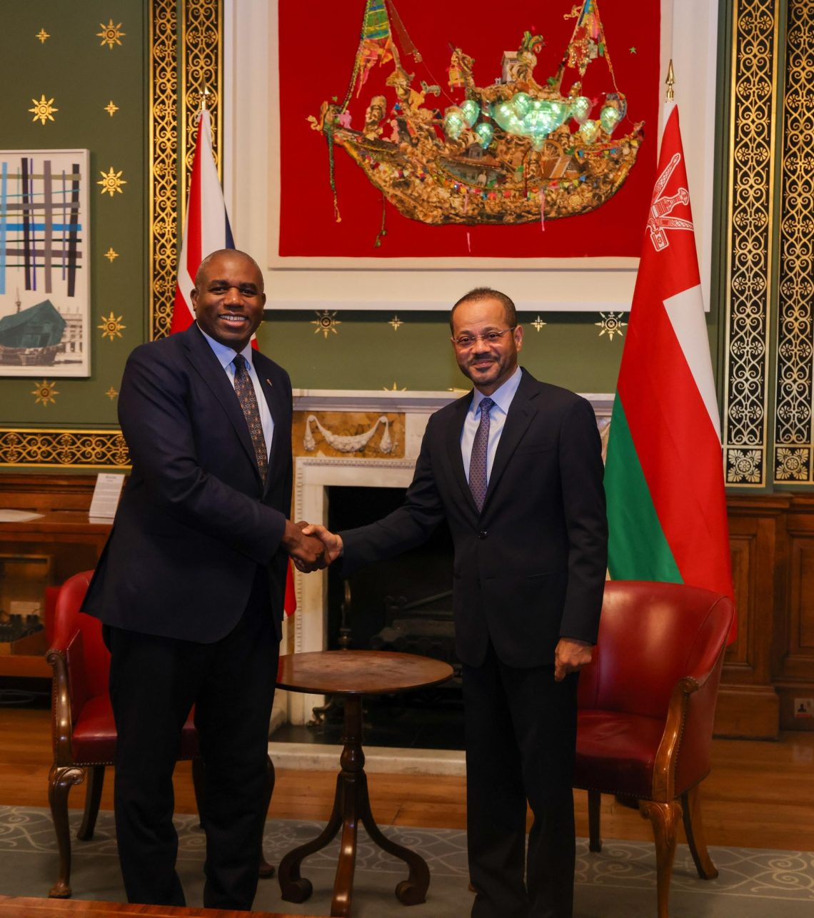 وزير الخارجية ونظيره البريطاني يتبادلان وجهات النظر حول القضايا الإقليمية والدولية