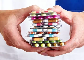 تناول المسكنات على معدة فارغة.. هل يشكل ضررًا على الصحة؟