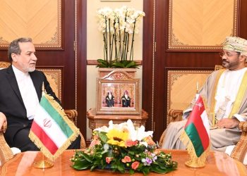 وزيرُ الخارجية ونظيره الإيراني يبحثان وجهات النظر حول المستجدات الإقليميّة والدوليّة