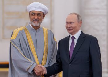 بالصور.. مراسمُ استقبال رسميّةٌ لجلالة السُّلطان المعظم بقصر الكرملين