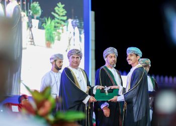 رئيس جهاز الرقابة المالية والإدارية للدولة يرعى حفل جامعة نزوى بتخريج 1246 طالبا وطالبة