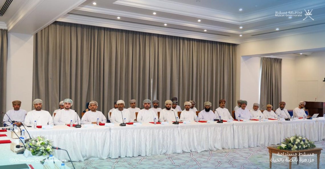 نماء لتوزيع الكهرباء تناقش مع مكتب محافظ مسقط مستجدات مشاريع الكهرباء والمياه