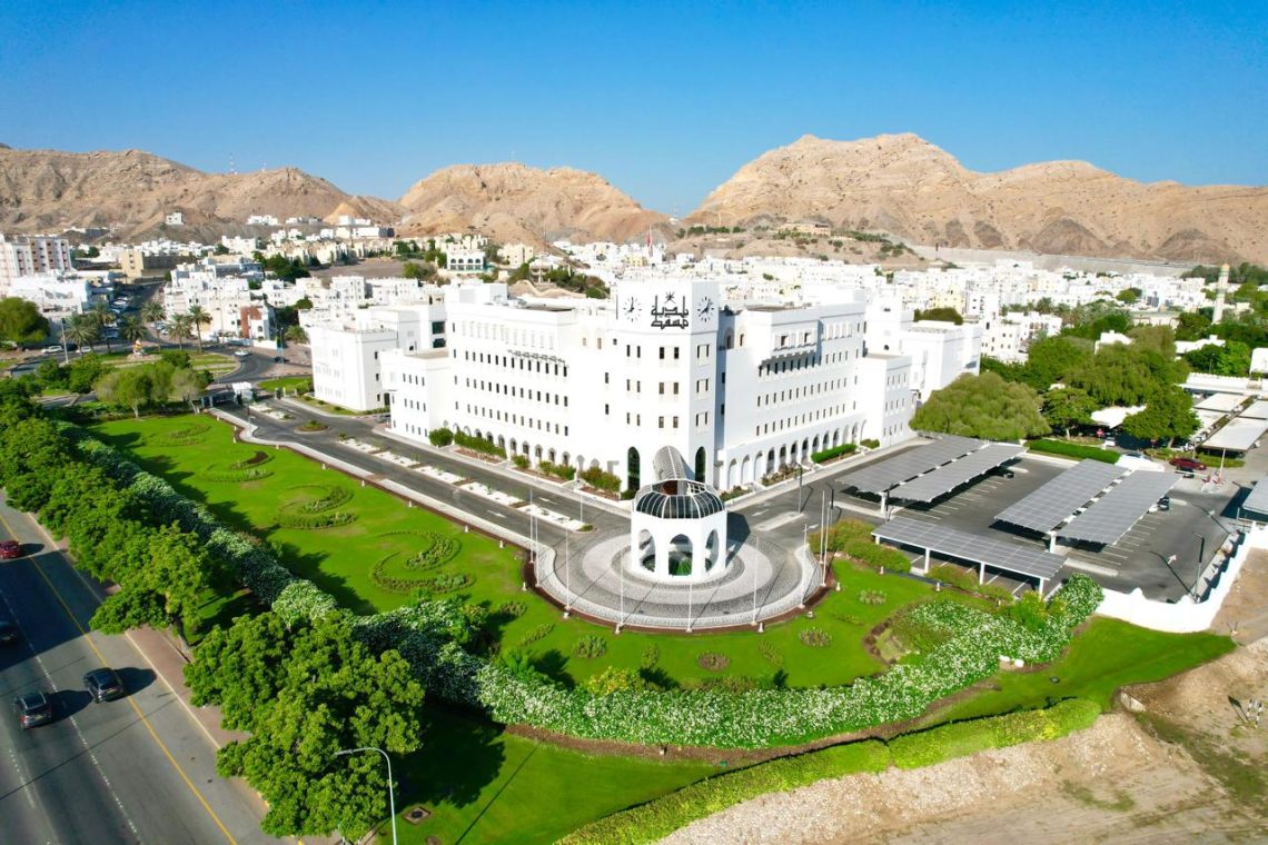 “بلدية مسقط” تسند مناقصة تنفيذ مشروع تطوير الحي التجاري بروي