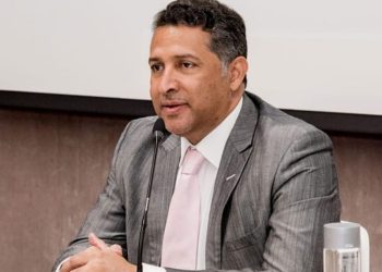 غدا.. جلسة حوارية للمفكر البحريني نادر كاظم بمعرض مسقط الدولي للكتاب