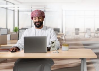 بنك مسقط يوفر خدمة الاستثمار في صندوق “الثروة” عبر تطبيق الهاتف النقال 