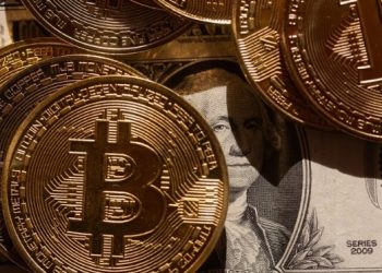 “البيتكوين” عند أدنى مستوى منذ نوفمبر الماضي