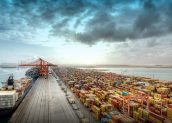توظيف 1450 عُمانيًّا في قطاع النقل واللوجستيات خلال الربع الأول لعام 2025