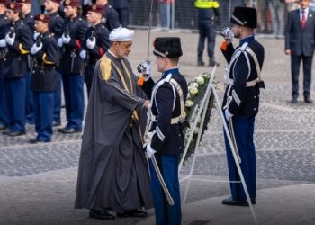 جلالةُ السُّلطان المعظم يزور النّصب التّذكاريّ بمدينة أمستردام