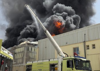 عاجل .. نشوب حريق في مستودعات بـ”الرسيل الصناعية”.. وفرق الإطفاء تتدخل