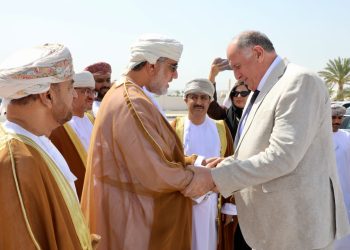 رئيس وزراء داغستان يستعرض الفرص الاستثمارية الواعدة مع محافظ شمال الشرقية