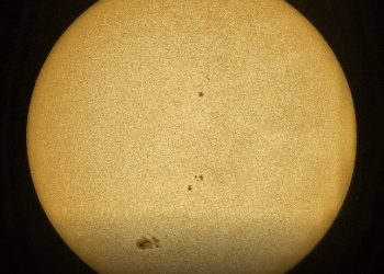 رصد أضخم بقعة شمسية لعام 2025 في سماء سلطنة عُمان