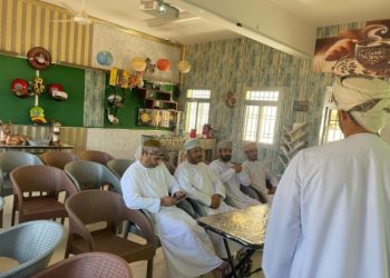 مدرسة جبل شمس تفتتح قاعة “قهوة المعرفة” لخلق بيئة تعليمية مبتكرة وتحفيزية