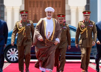 جلالة السلطان يغادر البلاد متوجها إلى الجزائر في زيارة “دولة”