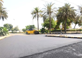 تواصل تنفيذ صيانة الطرق الداخلية بولاية صحم