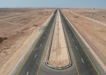 إنجاز أكثر من 70% من مشروع ازدواجية الطريق من دوار مطار الدقم إلى رأس مركز