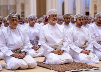جلالةُ السُّلطان المعظّم يُؤدّي صلاة عيد الأضحى بنزوى