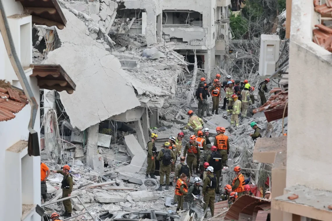 إسرائيل تقر بتعرض وزارة الدفاع وقاعدة تل نوف وأهداف استراتيجية أخرى لضربات إيرانية