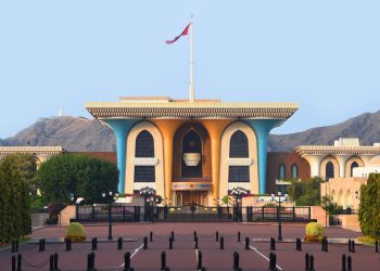 سلطنة عُمان تواصل جهودها الدبلوماسية لاحتواء التصعيد بين طهران وتل أبيب