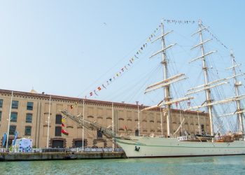سفينة شباب عُمان الثانية ترسو في ميناء جنوى الإيطالي