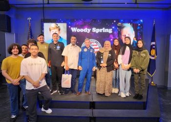 وفد عُمانيٌّ يزور مركز كينيدي للفضاء بفلوريدا