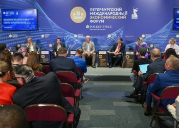 الترويج للفرص الاستثمارية العمانية في “منتدى سانت بطرسبورغ الاقتصادي الدولي”
