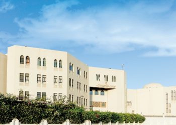 طرح مناقصتين لتنفيذ ازدواجية طريق “نزوى – بهلاء” ومركز صور الثقافي