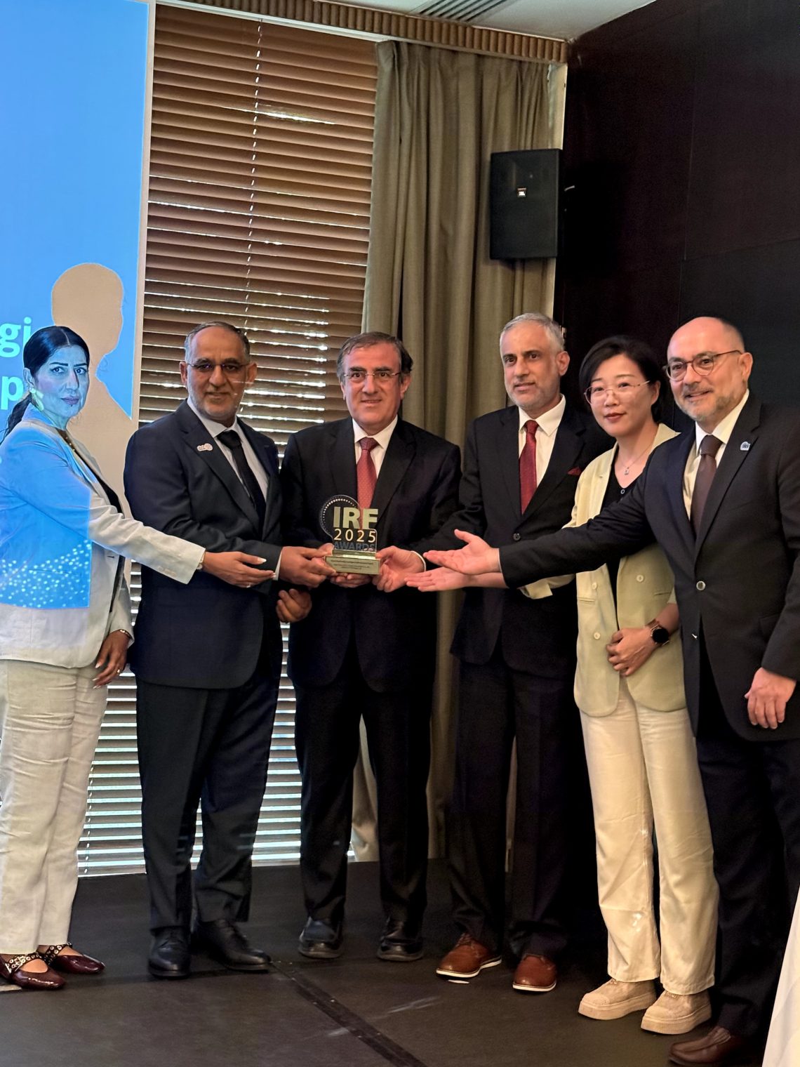 شرطة عمان السلطانية تحصد جائزة دولية مرموقة في السلامة المرورية من الاتحاد الدولي للطرق