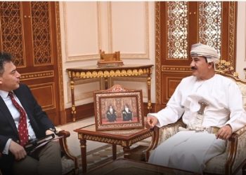 وزير المكتب السلطاني يستقبل قائد القوات الخاصة البريطانية