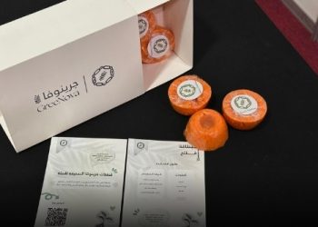 شركة طلابية تنجح في استخراج صناعات صحية وبدائل للبلاستيك من شجرة “المسكيت”