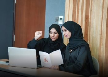 تطوير منصة إلكترونية بالذكاء الاصطناعي لترجمة لغة الإشارة