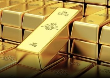 أسعار الذهب تنخفض إلى أدنى مستوى في نحو أسبوعين