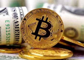 لأول مره في تاريخها.. بتكوين تتجاوز 122 ألف دولار