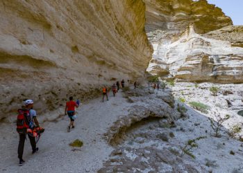إقبال دولي متزايد على سياحة المغامرات في سلطنة عمان