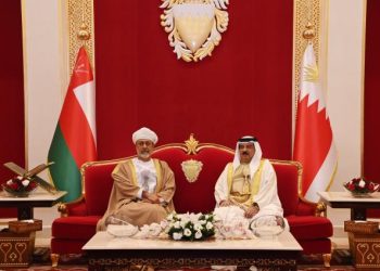 جلالة السلطان وملك البحرين يعقدان لقاءً وديًّا في بيت الرّباط العامر بصلالة