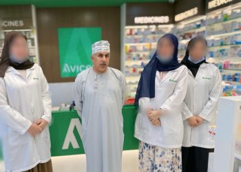 بزيارة مفاجئة لإحدى الصيدليات.. وزير الصحة يتابع قرار تعمين مهنة الصيدلة في صحار