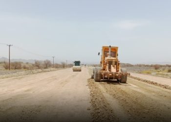 بدء تنفيذ مشاريع لرصف طرق الربط بولاية إبراء بطول يتجاوز 24 كيلومترًا