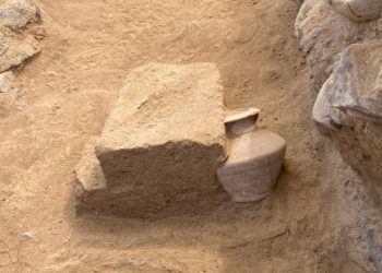 حفرية إنقاذية تكشف عن لقى أثرية في ولاية عبري