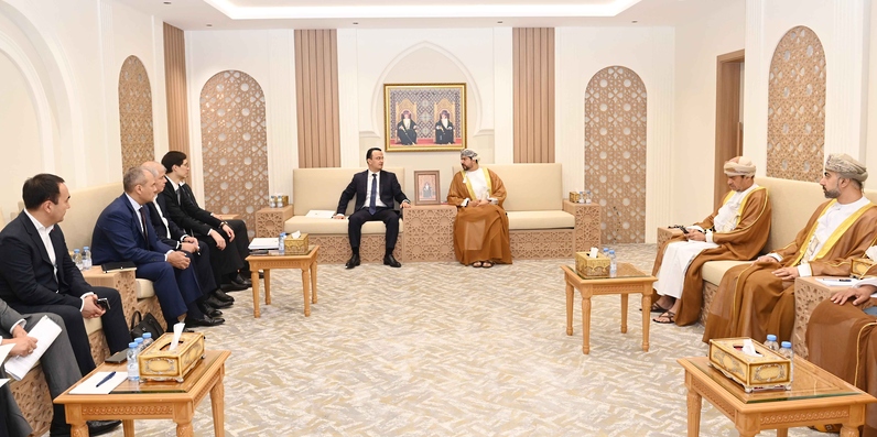 سلطنة عُمان وأوزبكستان تبحثان تعزيز التعاون الاستثماري والصناعي والتجاري