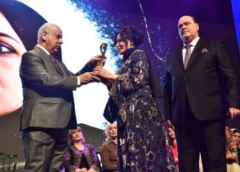 تكريم الفنانة أثمار الغافري في “مهرجان بغداد السينمائي”