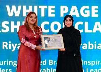 عُمانية تُتوّج بميدالية المرأة القيادية المؤثرة عالميا 2025